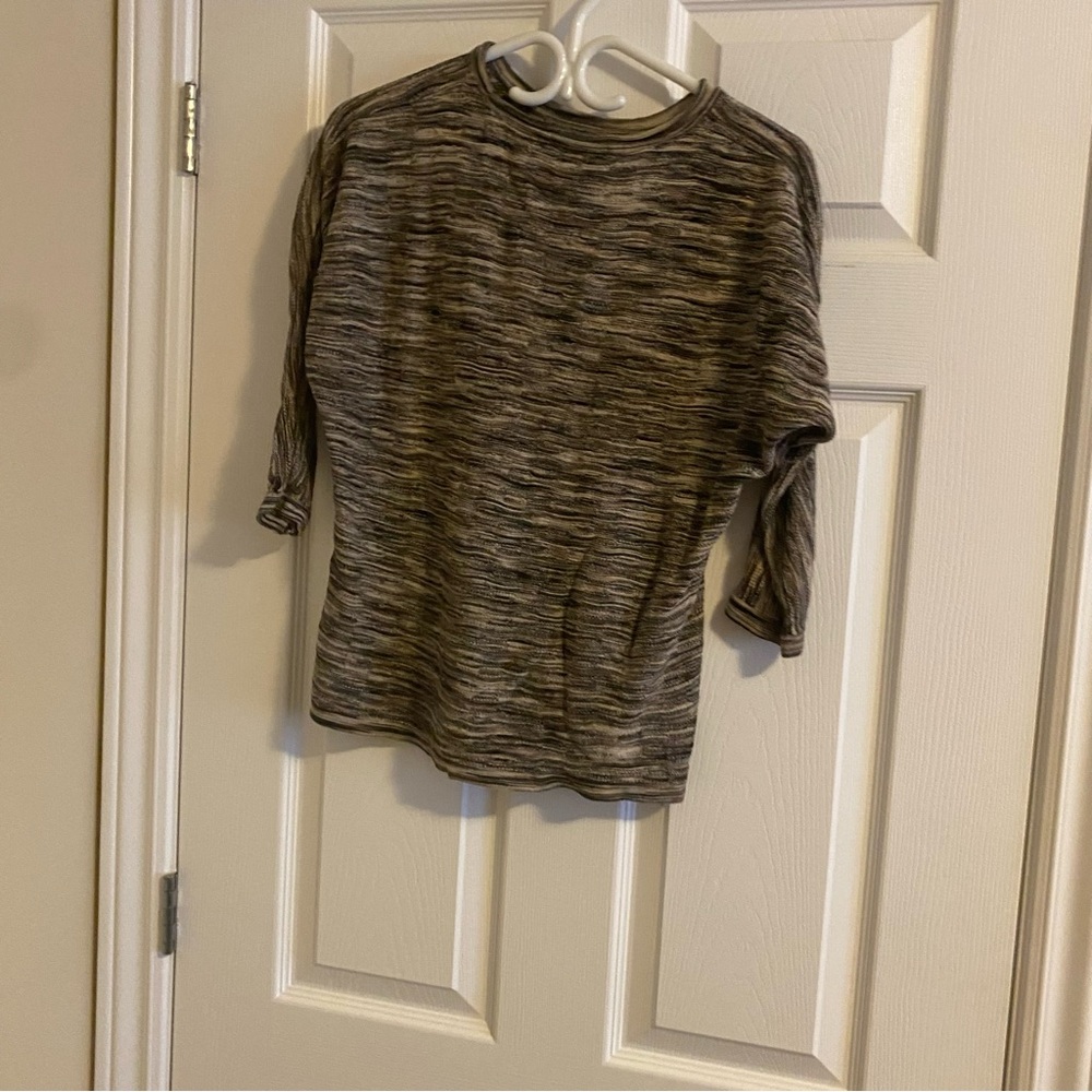 Assorted tops - Picture 2 of 4